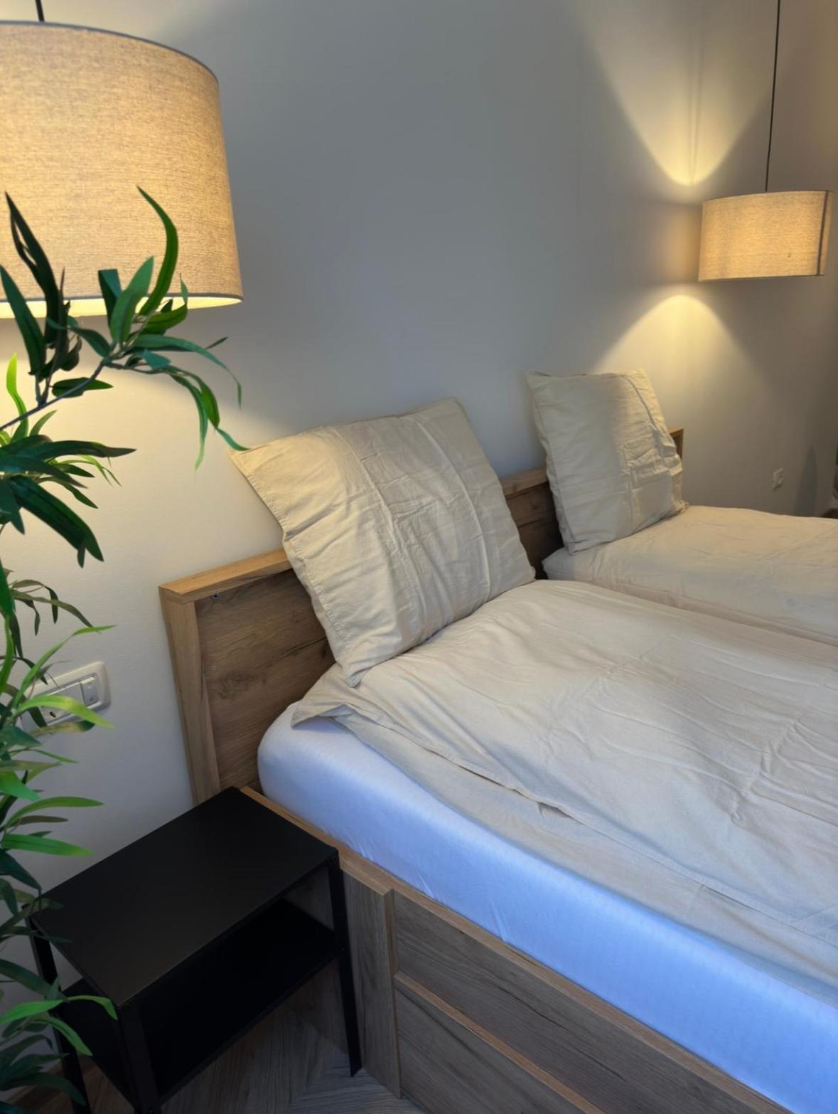 One Room Apartment- Self Check-In 24H 레시차 외부 사진